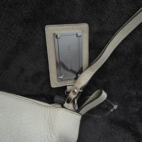 Karen Millen Cream Leather Bag with Silver Details - Picture 2 of 5